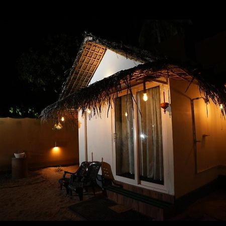 Tripsea Beach Villa Alappuzha Esterno foto