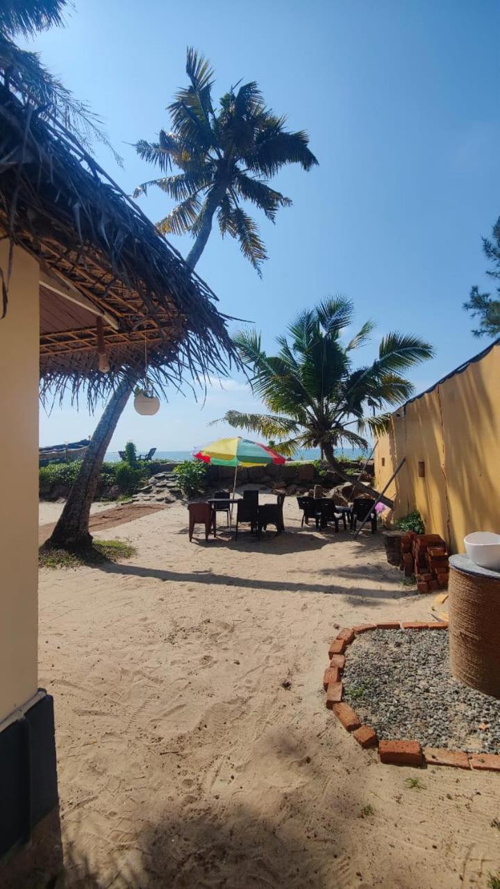 Tripsea Beach Villa Alappuzha Esterno foto